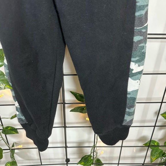 The Children's Place Green/Black/White Camo Sweater Matching Set 2T (Boy) - Picture 9 of 16